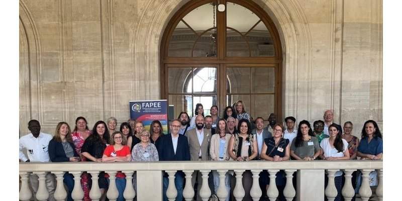 45 ans de mobilisation pour l'enseignement français à l'étranger !