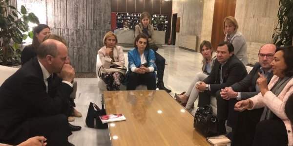 Echange : Ministre de l'Education nationale et les APA de Madrid